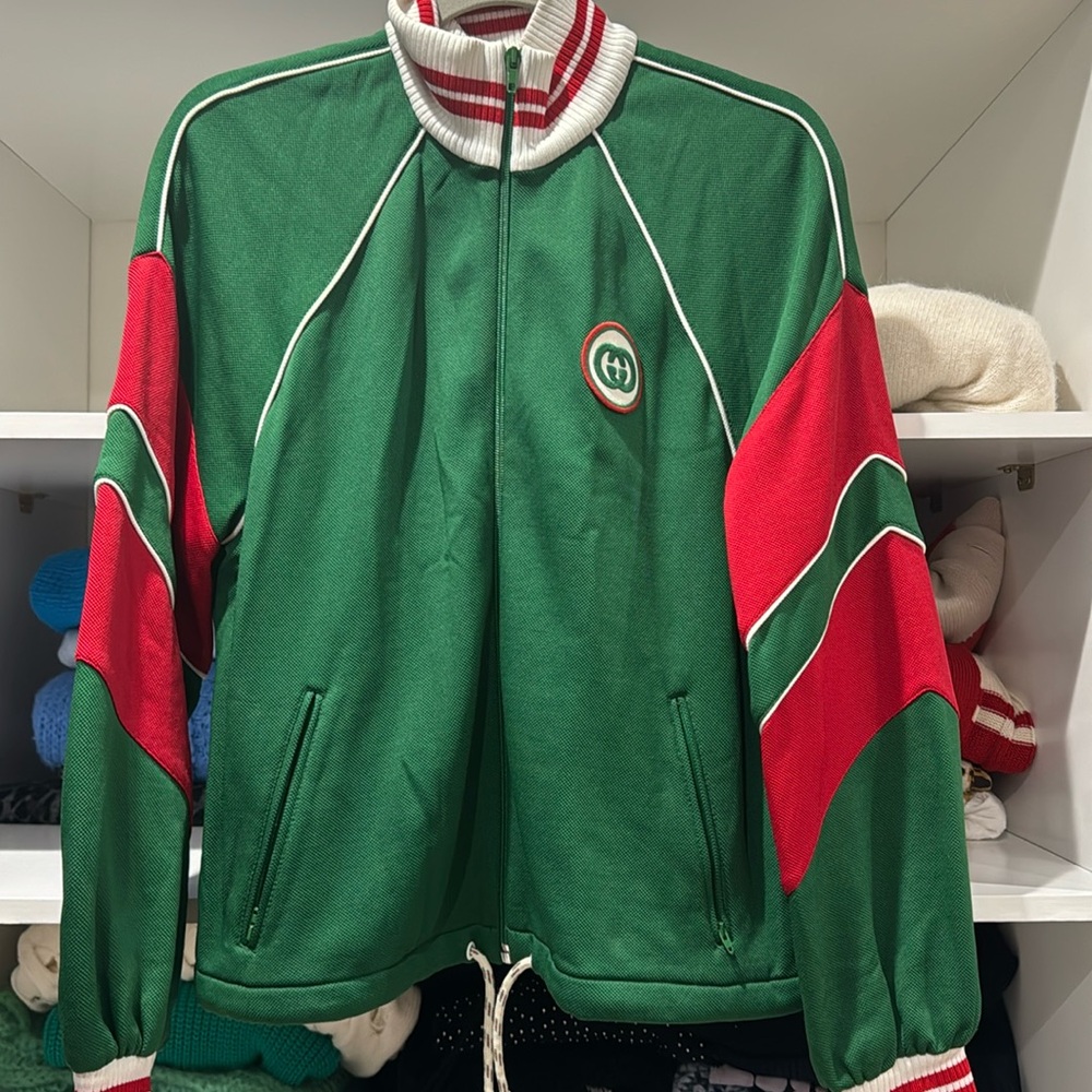 💯 authentic gucci jacket from italy . it is BEAUTIFUL
